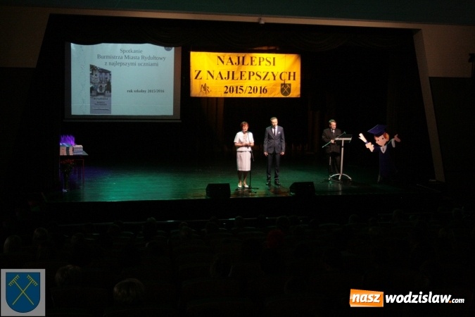 Zdjęcie w galerii na portalu naszwodzislaw.com: Najlepsi z najlepszych 2015/16. Uczniowie z Rydułtów nagrodzeni wiadomości z regionu