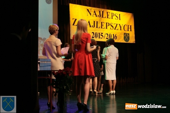 Zdjęcie w galerii na portalu naszwodzislaw.com: Najlepsi z najlepszych 2015/16. Uczniowie z Rydułtów nagrodzeni wiadomości z regionu