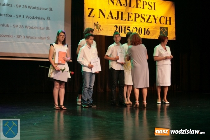 Zdjęcie w galerii na portalu naszwodzislaw.com: Najlepsi z najlepszych 2015/16. Uczniowie z Rydułtów nagrodzeni wiadomości z regionu
