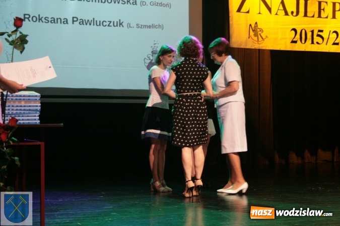 Zdjęcie w galerii na portalu naszwodzislaw.com: Najlepsi z najlepszych 2015/16. Uczniowie z Rydułtów nagrodzeni wiadomości z regionu