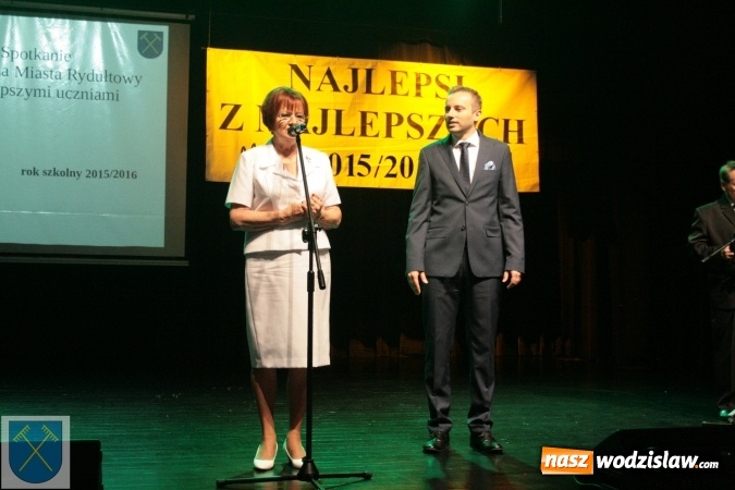 Zdjęcie w galerii na portalu naszwodzislaw.com: Najlepsi z najlepszych 2015/16. Uczniowie z Rydułtów nagrodzeni wiadomości z regionu