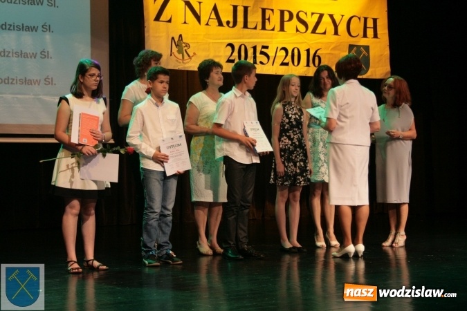 Zdjęcie w galerii na portalu naszwodzislaw.com: Najlepsi z najlepszych 2015/16. Uczniowie z Rydułtów nagrodzeni wiadomości z regionu