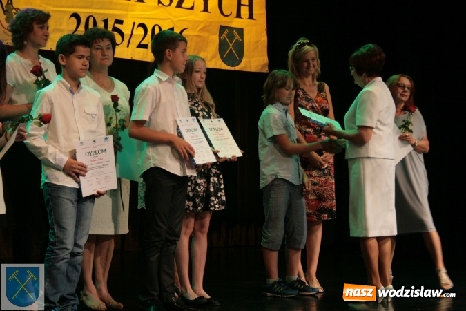 Zdjęcie w galerii na portalu naszwodzislaw.com: Najlepsi z najlepszych 2015/16. Uczniowie z Rydułtów nagrodzeni wiadomości z regionu