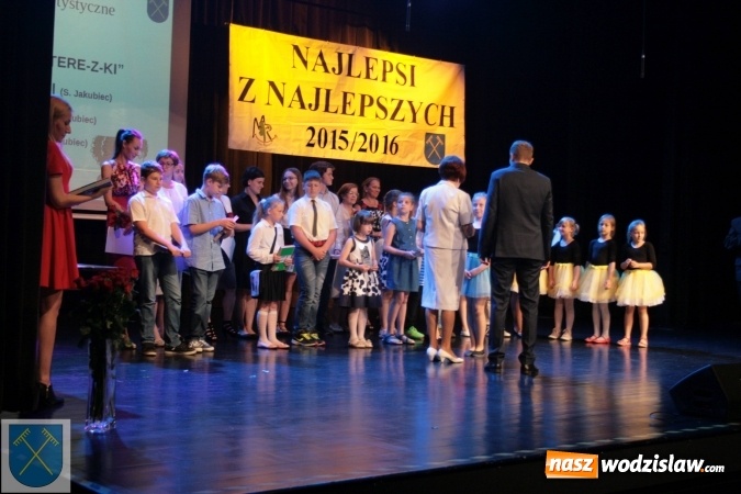 Zdjęcie w galerii na portalu naszwodzislaw.com: Najlepsi z najlepszych 2015/16. Uczniowie z Rydułtów nagrodzeni wiadomości z regionu