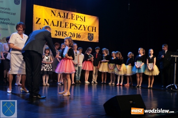 Zdjęcie w galerii na portalu naszwodzislaw.com: Najlepsi z najlepszych 2015/16. Uczniowie z Rydułtów nagrodzeni wiadomości z regionu