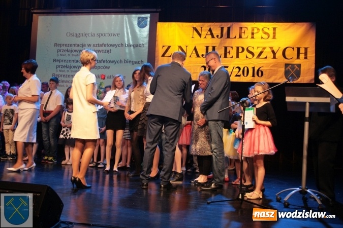 Zdjęcie w galerii na portalu naszwodzislaw.com: Najlepsi z najlepszych 2015/16. Uczniowie z Rydułtów nagrodzeni wiadomości z regionu