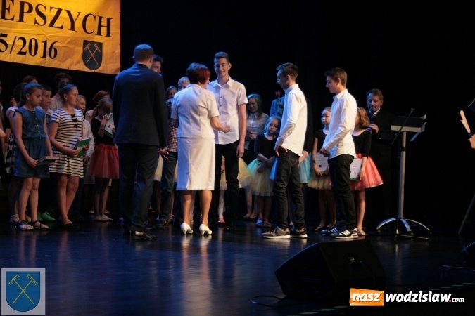 Zdjęcie w galerii na portalu naszwodzislaw.com: Najlepsi z najlepszych 2015/16. Uczniowie z Rydułtów nagrodzeni wiadomości z regionu