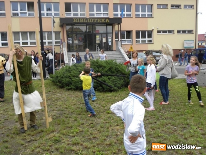 Zdjęcie w galerii na portalu naszwodzislaw.com: Średniowieczne potyczki z Sienkiewiczem – zakończenie projektu wiadomości z regionu