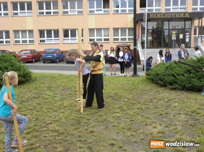 Zdjęcie w galerii na portalu naszwodzislaw.com: Średniowieczne potyczki z Sienkiewiczem – zakończenie projektu wiadomości z regionu