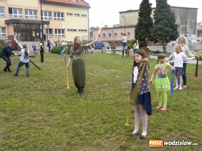 Zdjęcie w galerii na portalu naszwodzislaw.com: Średniowieczne potyczki z Sienkiewiczem – zakończenie projektu wiadomości z regionu