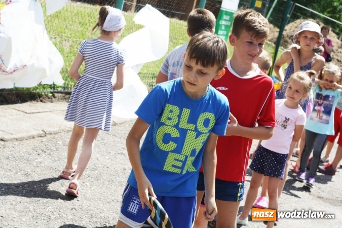 Zdjęcie w galerii na portalu naszwodzislaw.com: Artystyczne Podw&oacute;rko na Wilchwach - fotorelacja wiadomości z regionu