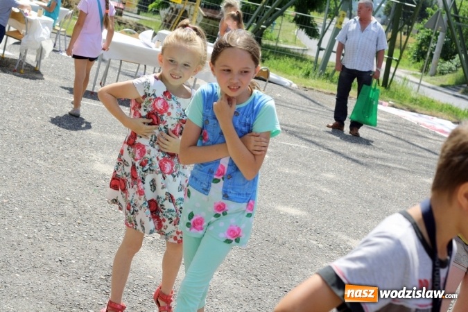 Zdjęcie w galerii na portalu naszwodzislaw.com: Artystyczne Podw&oacute;rko na Wilchwach - fotorelacja wiadomości z regionu