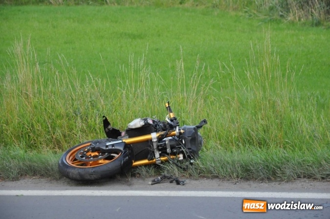 Zdjęcie w galerii na portalu naszwodzislaw.com: Śmiertelny wypadek na trasie Racibórz-Lubomia. Na Brzeskiej motocyklista zderzył się z samochodem rover wiadomości z regionu