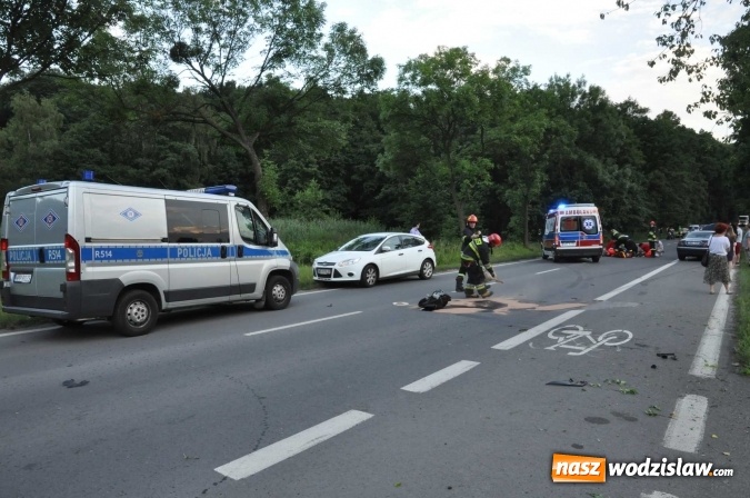 Zdjęcie w galerii na portalu naszwodzislaw.com: Śmiertelny wypadek na trasie Racibórz-Lubomia. Na Brzeskiej motocyklista zderzył się z samochodem rover wiadomości z regionu