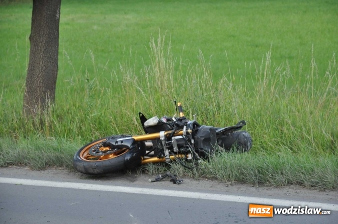 Zdjęcie w galerii na portalu naszwodzislaw.com: Śmiertelny wypadek na trasie Racibórz-Lubomia. Na Brzeskiej motocyklista zderzył się z samochodem rover wiadomości z regionu