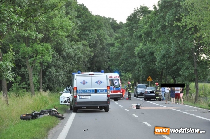 Zdjęcie w galerii na portalu naszwodzislaw.com: Śmiertelny wypadek na trasie Racibórz-Lubomia. Na Brzeskiej motocyklista zderzył się z samochodem rover wiadomości z regionu