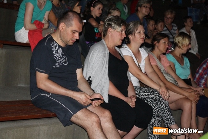 Zdjęcie w galerii na portalu naszwodzislaw.com: Rodzinny Park Rozrywki zamienił się w salę kinową wiadomości z regionu