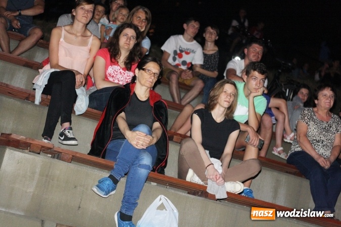 Zdjęcie w galerii na portalu naszwodzislaw.com: Rodzinny Park Rozrywki zamienił się w salę kinową wiadomości z regionu