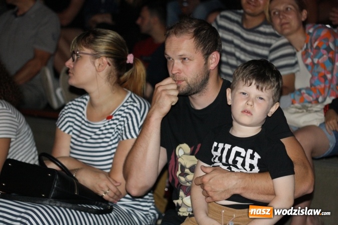 Zdjęcie w galerii na portalu naszwodzislaw.com: Rodzinny Park Rozrywki zamienił się w salę kinową wiadomości z regionu