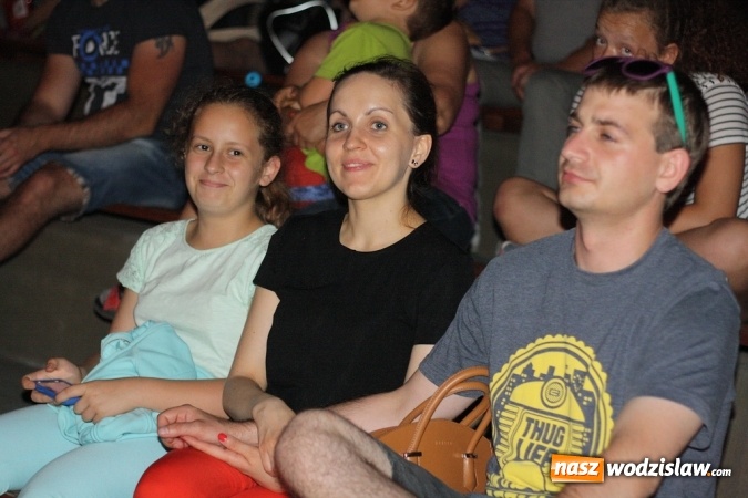 Zdjęcie w galerii na portalu naszwodzislaw.com: Rodzinny Park Rozrywki zamienił się w salę kinową wiadomości z regionu