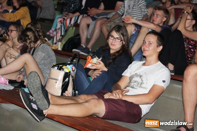 Zdjęcie w galerii na portalu naszwodzislaw.com: Rodzinny Park Rozrywki zamienił się w salę kinową wiadomości z regionu