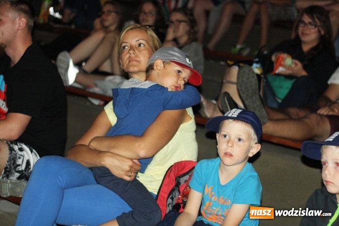 Zdjęcie w galerii na portalu naszwodzislaw.com: Rodzinny Park Rozrywki zamienił się w salę kinową wiadomości z regionu