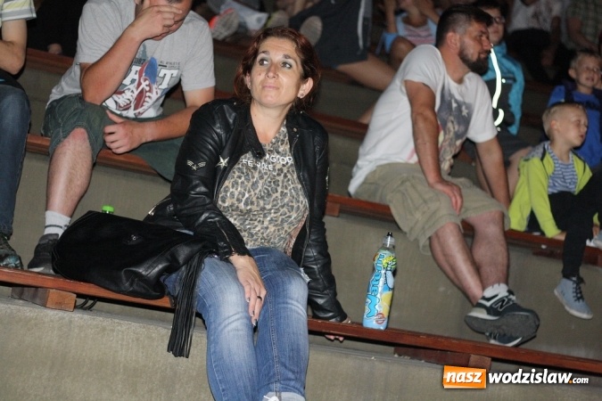 Zdjęcie w galerii na portalu naszwodzislaw.com: Rodzinny Park Rozrywki zamienił się w salę kinową wiadomości z regionu