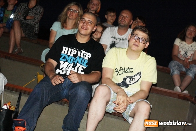 Zdjęcie w galerii na portalu naszwodzislaw.com: Rodzinny Park Rozrywki zamienił się w salę kinową wiadomości z regionu