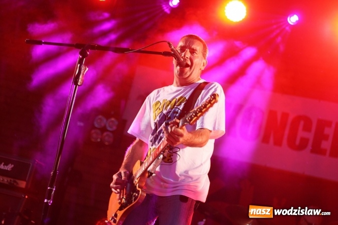 Zdjęcie w galerii na portalu naszwodzislaw.com: Godów: Mocne rockowe brzmienia królowały w muszli koncertowej wiadomości z regionu