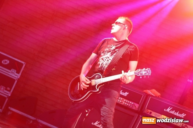 Zdjęcie w galerii na portalu naszwodzislaw.com: Godów: Mocne rockowe brzmienia królowały w muszli koncertowej wiadomości z regionu