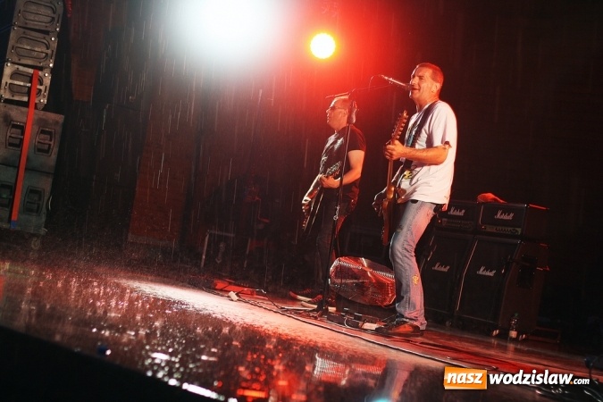 Zdjęcie w galerii na portalu naszwodzislaw.com: Godów: Mocne rockowe brzmienia królowały w muszli koncertowej wiadomości z regionu