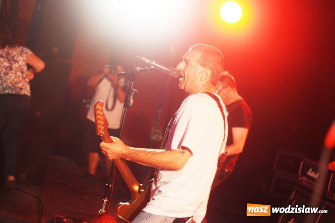Zdjęcie w galerii na portalu naszwodzislaw.com: Godów: Mocne rockowe brzmienia królowały w muszli koncertowej wiadomości z regionu