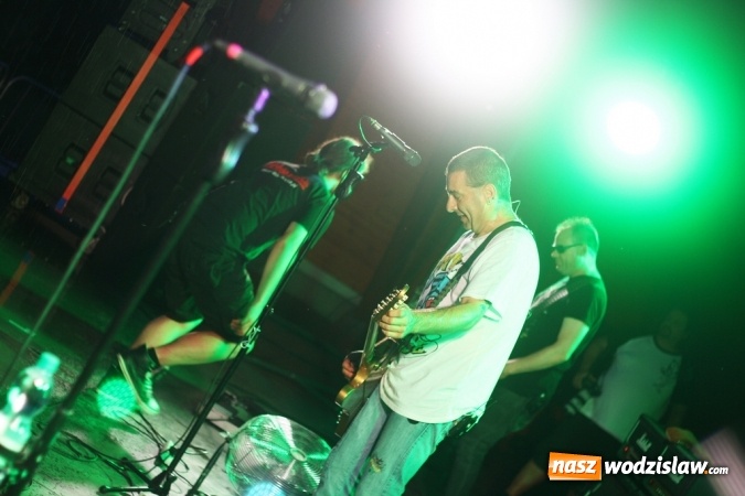Zdjęcie w galerii na portalu naszwodzislaw.com: Godów: Mocne rockowe brzmienia królowały w muszli koncertowej wiadomości z regionu