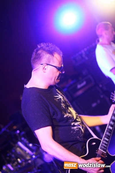 Zdjęcie w galerii na portalu naszwodzislaw.com: Godów: Mocne rockowe brzmienia królowały w muszli koncertowej wiadomości z regionu