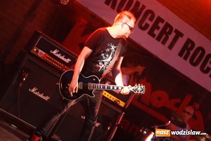 Zdjęcie w galerii na portalu naszwodzislaw.com: Godów: Mocne rockowe brzmienia królowały w muszli koncertowej wiadomości z regionu