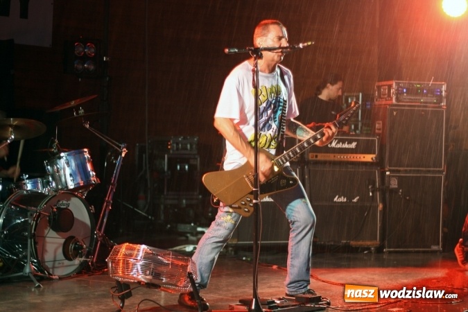 Zdjęcie w galerii na portalu naszwodzislaw.com: Godów: Mocne rockowe brzmienia królowały w muszli koncertowej wiadomości z regionu