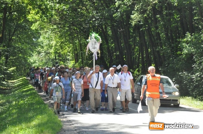 Zdjęcie w galerii na portalu naszwodzislaw.com: Pielgrzymi z Lubomi już w drodze do Częstochowy wiadomości z regionu