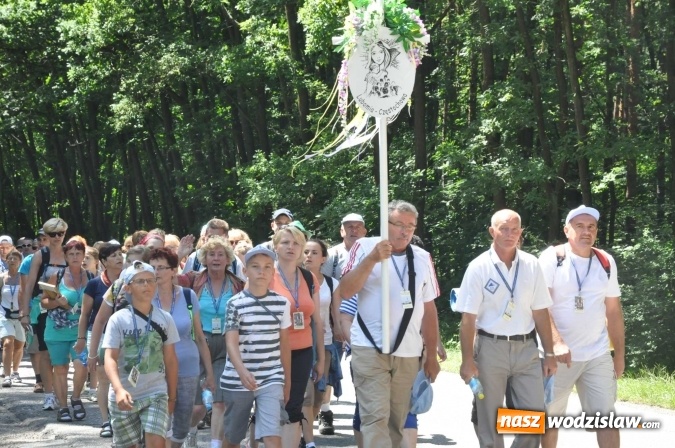 Zdjęcie w galerii na portalu naszwodzislaw.com: Pielgrzymi z Lubomi już w drodze do Częstochowy wiadomości z regionu