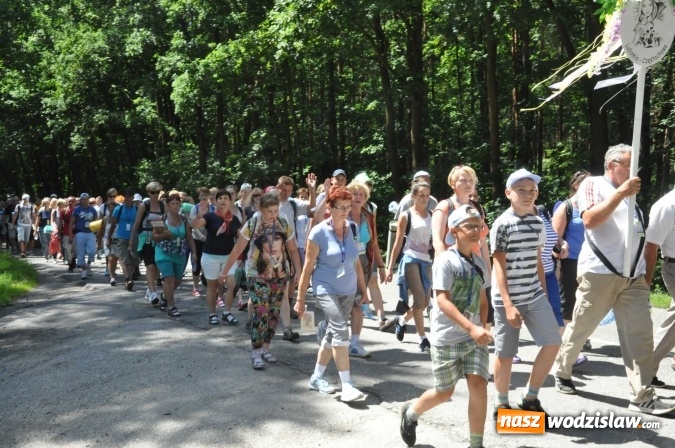 Zdjęcie w galerii na portalu naszwodzislaw.com: Pielgrzymi z Lubomi już w drodze do Częstochowy wiadomości z regionu
