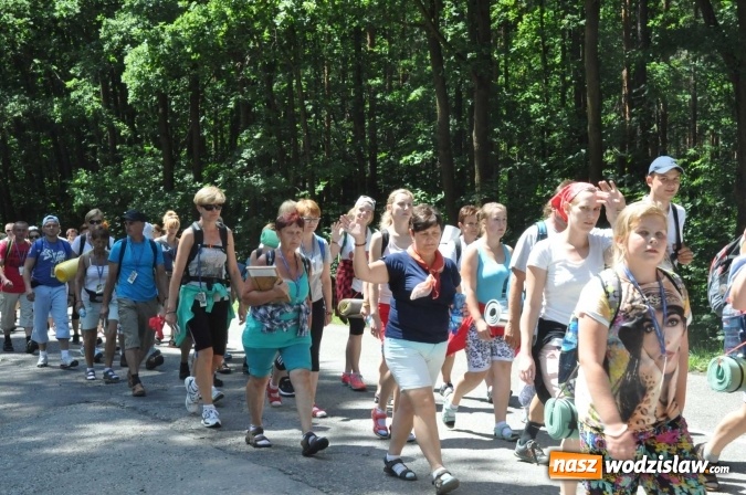 Zdjęcie w galerii na portalu naszwodzislaw.com: Pielgrzymi z Lubomi już w drodze do Częstochowy wiadomości z regionu