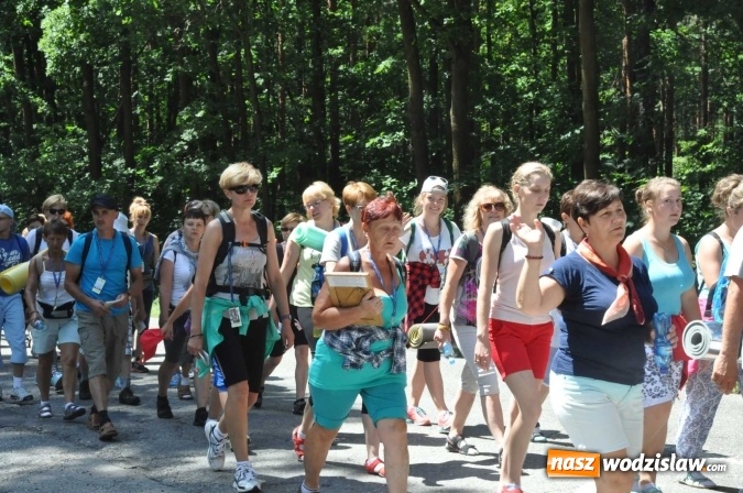 Zdjęcie w galerii na portalu naszwodzislaw.com: Pielgrzymi z Lubomi już w drodze do Częstochowy wiadomości z regionu