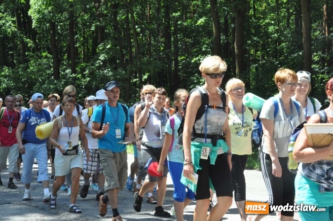 Zdjęcie w galerii na portalu naszwodzislaw.com: Pielgrzymi z Lubomi już w drodze do Częstochowy wiadomości z regionu