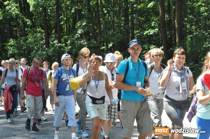 Zdjęcie w galerii na portalu naszwodzislaw.com: Pielgrzymi z Lubomi już w drodze do Częstochowy wiadomości z regionu