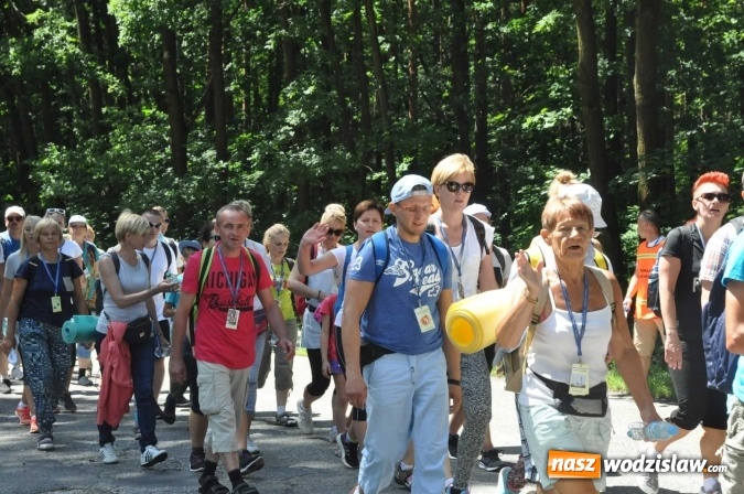 Zdjęcie w galerii na portalu naszwodzislaw.com: Pielgrzymi z Lubomi już w drodze do Częstochowy wiadomości z regionu