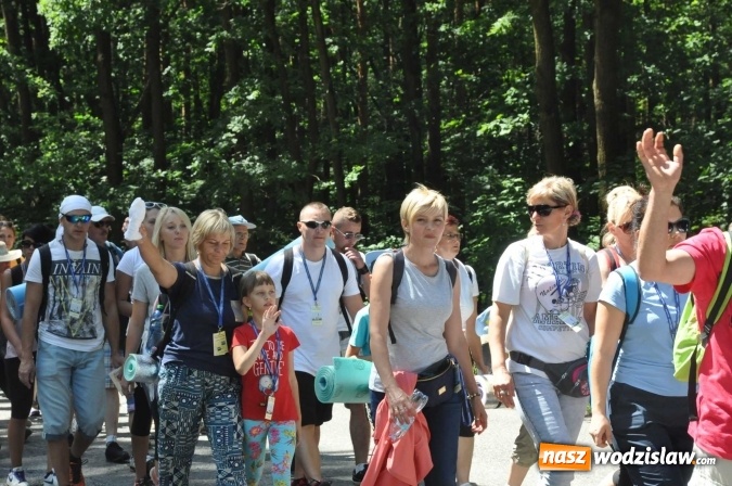 Zdjęcie w galerii na portalu naszwodzislaw.com: Pielgrzymi z Lubomi już w drodze do Częstochowy wiadomości z regionu