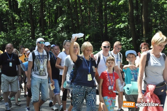 Zdjęcie w galerii na portalu naszwodzislaw.com: Pielgrzymi z Lubomi już w drodze do Częstochowy wiadomości z regionu