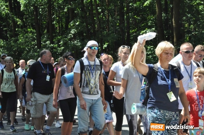 Zdjęcie w galerii na portalu naszwodzislaw.com: Pielgrzymi z Lubomi już w drodze do Częstochowy wiadomości z regionu