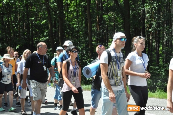 Zdjęcie w galerii na portalu naszwodzislaw.com: Pielgrzymi z Lubomi już w drodze do Częstochowy wiadomości z regionu