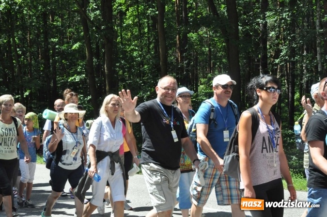 Zdjęcie w galerii na portalu naszwodzislaw.com: Pielgrzymi z Lubomi już w drodze do Częstochowy wiadomości z regionu