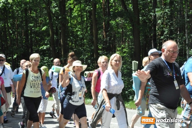 Zdjęcie w galerii na portalu naszwodzislaw.com: Pielgrzymi z Lubomi już w drodze do Częstochowy wiadomości z regionu